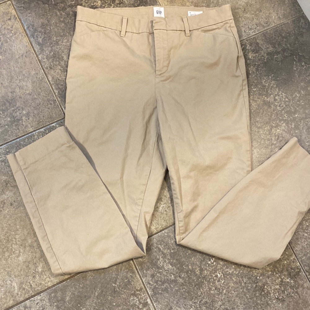 Women’s size 6 Gap khakis